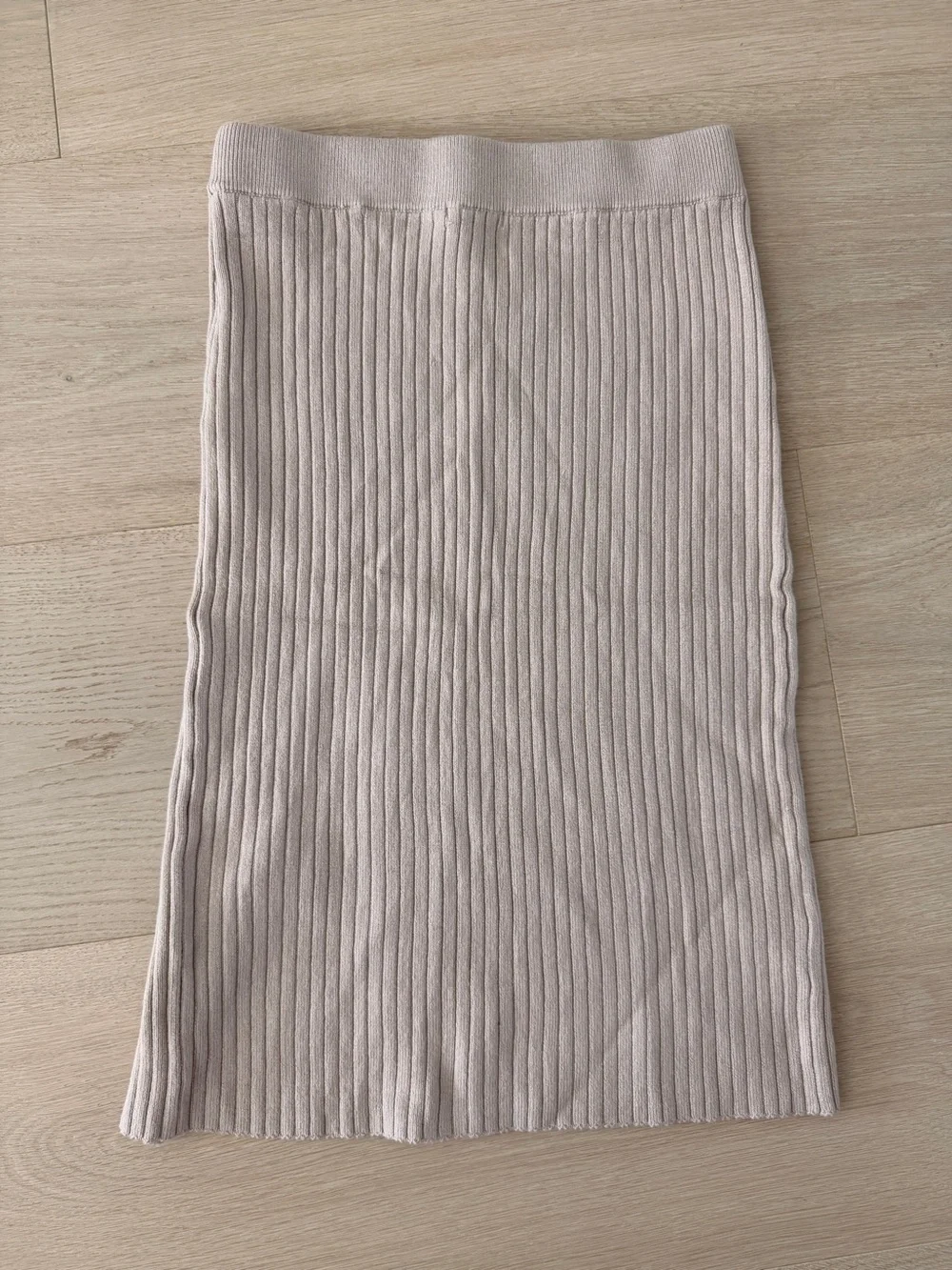 Abercrombie & Fitch Ribbed Midi Skirt in Light Taupe